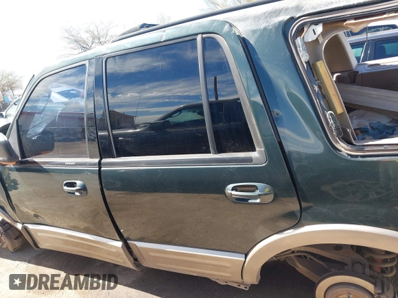 2004 Ford Expedition Eddie Bauer with VIN 1FMPU17L24LB32623, listed as a IAAI auction lot 41611070 with 1 mi miles. Bid and sale history available at carsss.com. Image 14.