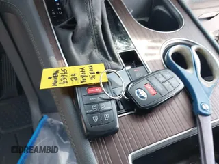 2024 Toyota Sienna XLE z VIN 5TDJSKFC9RS111099, wystawiony jako IAAI lot #42061708 z przebiegiem 15 741 mil mil oraz . Historia ofert i sprzedaży dostępna na DreamBid. Obrazek 11.