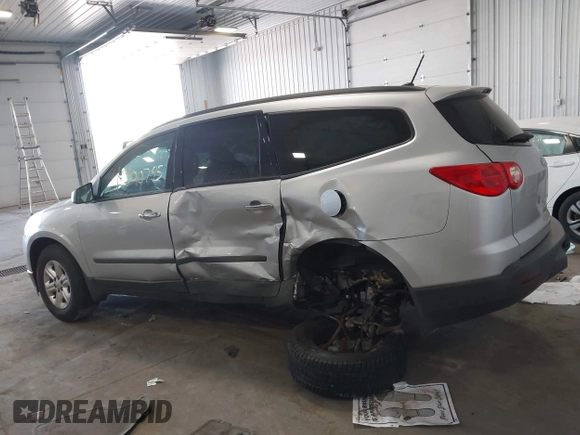 2012 Chevrolet Traverse LS z VIN 1GNKREED9CJ355181, wystawiony jako IAAI lot #42190745 z przebiegiem 94 177 mil mil oraz . Historia ofert i sprzedaży dostępna na DreamBid. Obrazek 14.