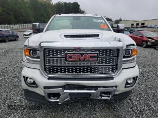 2019 GMC Sierra 2500HD Denali z VIN 1GT12SEY8KF150379, wystawiony jako Copart lot #80525704 z przebiegiem Nie podano mil oraz Szkoda całkowita • Salvage title. Historia ofert i sprzedaży dostępna na DreamBid. Obrazek 5.