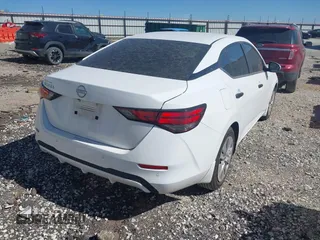 2024 Nissan Sentra S z VIN 3N1AB8BV4RY249039, wystawiony jako IAAI lot #41792114 z przebiegiem 37 413 mil mil oraz . Historia ofert i sprzedaży dostępna na DreamBid. Obrazek 4.