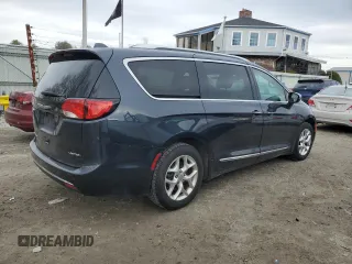 2020 Chrysler Pacifica Limited with VIN 2C4RC1GG5LR163048, listed as a Copart auction lot 47285625 with 129,828 mi miles and Salvage title. Bid and sale history available at DreamBid. Image 3.