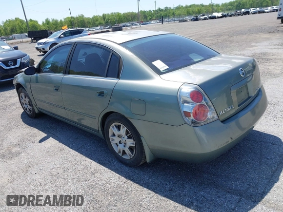 2005 Nissan Altima SL z VIN 1N4AL11D05N911352, wystawiony jako IAAI lot #42132763 z przebiegiem Nie podano mil oraz . Historia ofert i sprzedaży dostępna na DreamBid. Obrazek 3.