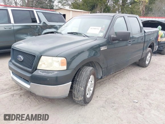 2004 Ford F-150 XLT with VIN 1FTRW12W64KB46944, listed as a IAAI auction lot 41208511 with 293,981 mi miles. Bid and sale history available at carsss.com. Image 2.