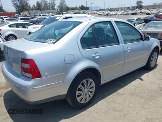 2004 Volkswagen Jetta GL z VIN 3VWRA69M34M031594, wystawiony jako IAAI lot #42565161 z przebiegiem 191 011 mil mil oraz . Historia ofert i sprzedaży dostępna na DreamBid. Obrazek 4.