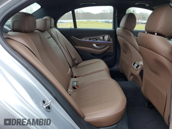 2022 Mercedes-Benz E 450 z VIN W1KZF5KB0NB032899, wystawiony jako Copart lot #82189393 z przebiegiem 16 372 mil mil oraz . Historia ofert i sprzedaży dostępna na DreamBid. Obrazek 10.