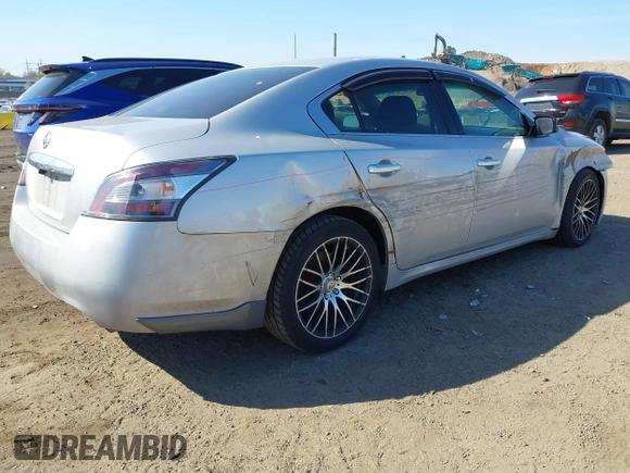 2012 Nissan Maxima S z VIN 1N4AA5AP5CC846756, wystawiony jako IAAI lot #42060602 z przebiegiem 210 370 mil mil oraz . Historia ofert i sprzedaży dostępna na DreamBid. Obrazek 4.
