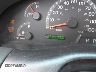 2002 Ford F-150 XLT with VIN 1FTRW08L72KD27457, listed as a IAAI auction lot 41993148 with 372,589 mi miles. Bid and sale history available at carsss.com. Image 7.