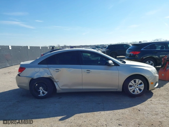 2014 Chevrolet Cruze LS with VIN 1G1PA5SH6E7362014, listed as a IAAI auction lot 41580639 with 124,085 mi miles. Bid and sale history available at carsss.com. Image 13.