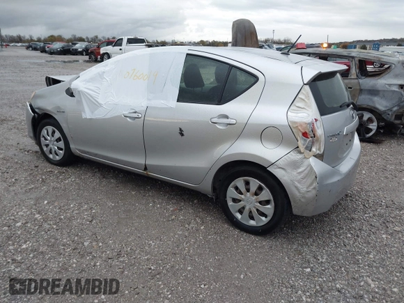 2013 Toyota Prius One z VIN JTDKDTB31D1545100, wystawiony jako IAAI lot #40760019 z przebiegiem 212 999 mil mil oraz . Historia ofert i sprzedaży dostępna na DreamBid. Obrazek 3.