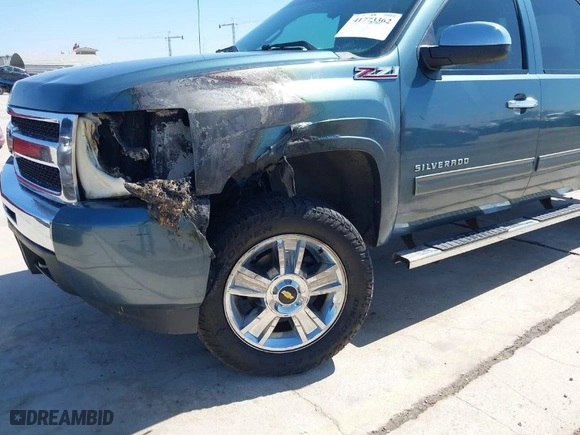 2010 Chevrolet Silverado 1500 LT with VIN 3GCRKSE33AG251396, listed as a IAAI auction lot 41773362 with 176,979 mi miles. Bid and sale history available at carsss.com. Image 6.