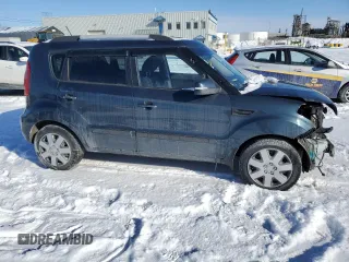 2013 Kia Soul + with VIN KNDJT2A62D7572551, listed as a Copart auction lot 44395045 with 71,026 mi miles and Salvage Title. Bid and sale history available at carsss.com. Image 4.