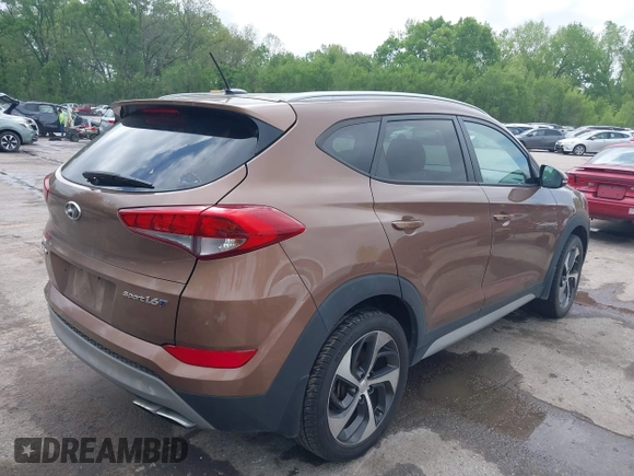 2017 Hyundai Tucson Value z VIN KM8J33A29HU389413, wystawiony jako IAAI lot #42098242 z przebiegiem 98 738 mil mil oraz . Historia ofert i sprzedaży dostępna na DreamBid. Obrazek 4.