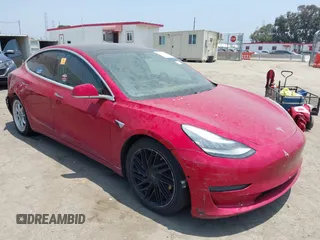 2020 Tesla Model 3 Long Range z VIN 5YJ3E1EB3LF666760, wystawiony jako IAAI lot #42441379 z przebiegiem 117 318 mil mil oraz . Historia ofert i sprzedaży dostępna na DreamBid. Obrazek 1.