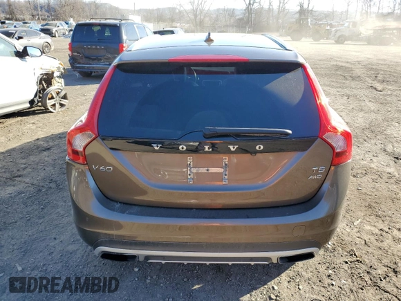 2015 Volvo V60 Cross Country T5 with VIN YV4612HKXF1000564, listed as a Copart auction lot 87921805 with 66,719 mi miles and Non Repairable. Bid and sale history available at carsss.com. Image 6.
