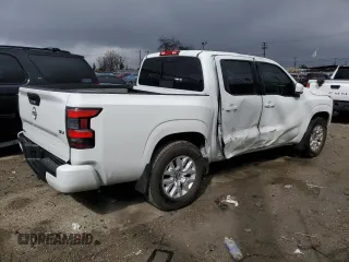 2023 Nissan Frontier SV z VIN 1N6ED1EJ8PN669001, wystawiony jako Copart lot #57530255 z przebiegiem 2 718 mil mil oraz Szkoda całkowita • Salvage title. Historia ofert i sprzedaży dostępna na DreamBid. Obrazek 3.