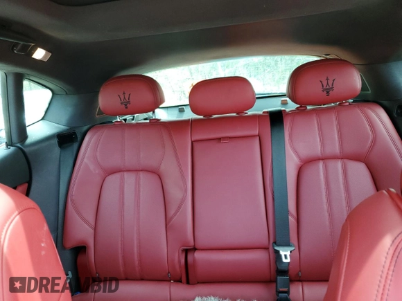 2020 Maserati Levante S z VIN ZN661YUS4LX353935, wystawiony jako Copart lot #52856194 z przebiegiem 36 118 mil mil oraz Czysty tytuł • Clean title. Historia ofert i sprzedaży dostępna na DreamBid. Obrazek 10.