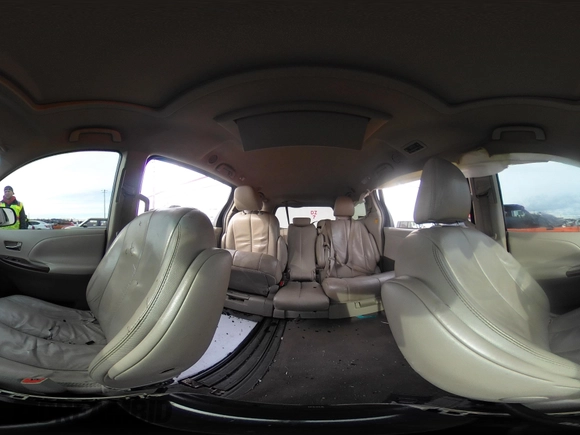 2011 Toyota Sienna XLE AAS with VIN 5TDYK3DCXBS113103, listed as a IAAI auction lot 41505972 with 170,919 mi miles and . Bid and sale history available at DreamBid. Image 18.