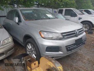 2011 Volkswagen Touareg Lux с VIN WVGFK9BP4BD003462, выставлен на аукционе IAAI как лот 41129622 с пробегом 105 905 миль миль и . История ставок и продаж доступна на DreamBid. Изображение 1.