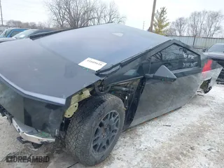 2024 Tesla Cybertruck Cyberbeast with VIN 7G2CEHEE5RA009352, listed as a IAAI auction lot 41605616 with 10,091 mi miles. Bid and sale history available at carsss.com. Image 6.