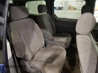 2005 Kia Sedona LX with VIN KNDUP132556681132, listed as a Copart auction lot 45687035 with 226,291 mi miles and Non Repairable. Bid and sale history available at carsss.com. Image 12.
