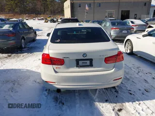 2016 BMW 3 Series 320i xDrive z VIN WBA8E5G59GNT93445, wystawiony jako IAAI lot #41515452 z przebiegiem 96 437 mil mil oraz . Historia ofert i sprzedaży dostępna na DreamBid. Obrazek 16.