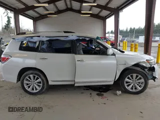 2011 Toyota Highlander Hybrid Limited with VIN JTEDC3EH5B2001611, listed as a IAAI auction lot 41851942 with 1 mi miles. Bid and sale history available at carsss.com. Image 13.