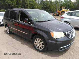 2013 Chrysler Town & Country Touring z VIN 2C4RC1BGXDR721386, wystawiony jako IAAI lot #42316736 z przebiegiem 182 674 mil mil oraz . Historia ofert i sprzedaży dostępna na DreamBid. Obrazek 1.