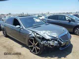 2007 Mercedes-Benz S 550 z VIN WDDNG71X27A118583, wystawiony jako IAAI lot #42328546 z przebiegiem 113 801 mil mil oraz . Historia ofert i sprzedaży dostępna na DreamBid. Obrazek 6.