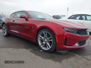 2021 Chevrolet Camaro 1LT z VIN 1G1FB1RS2M0137809, wystawiony jako IAAI lot #42195447 z przebiegiem 53 155 mil mil oraz . Historia ofert i sprzedaży dostępna na DreamBid. Obrazek 1.