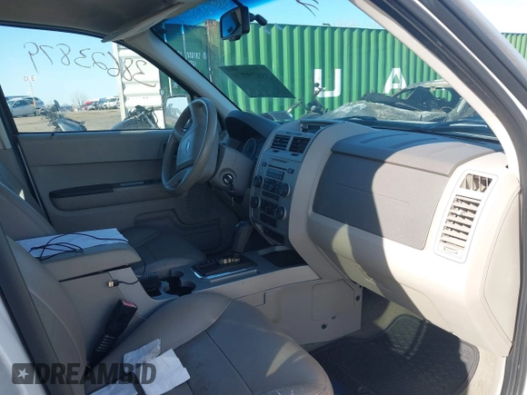 2008 Ford Escape XLT with VIN 1FMCU93198KD32038, listed as a IAAI auction lot 38925724 with 66,153 mi miles. Bid and sale history available at carsss.com. Image 5.