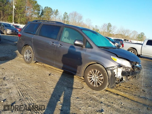 2020 Toyota Sienna XLE Auto Access Seat with VIN 5TDYZ3DC9LS036771, listed as a IAAI auction lot 41780540 with 151,745 mi miles. Bid and sale history available at carsss.com. Image 1.
