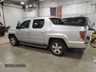 2013 Honda Ridgeline RTL z VIN 5FPYK1F54DB013144, wystawiony jako Copart lot #51323175 z przebiegiem 240 093 mil mil oraz Czysty tytuł • Clean title. Historia ofert i sprzedaży dostępna na DreamBid. Obrazek 2.