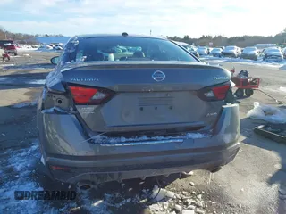 2019 Nissan Altima 2.5 Platinum with VIN 1N4BL4FW0KC229384, listed as a IAAI auction lot 41585970 with 112,087 mi miles. Bid and sale history available at carsss.com. Image 6.