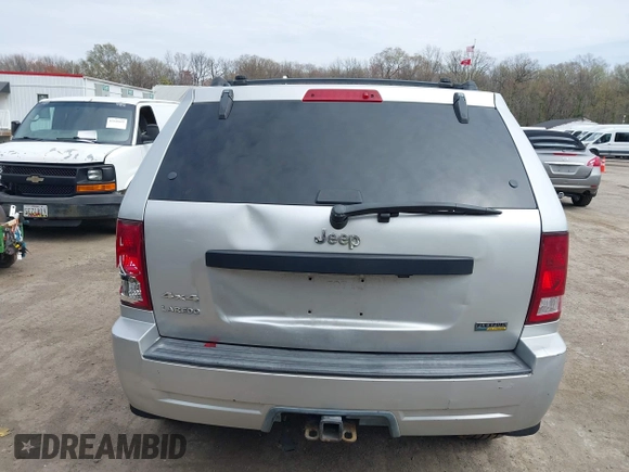2007 Jeep Grand Cherokee Laredo with VIN 1J8HR48P77C570936, listed as a IAAI auction lot 41945531 with 200,821 mi miles. Bid and sale history available at carsss.com. Image 16.