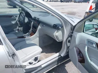 2002 Mercedes-Benz C 230/260/280/320 z VIN WDBRF61J92F276921, wystawiony jako IAAI lot #42507459 z przebiegiem 120 560 mil mil oraz . Historia ofert i sprzedaży dostępna na DreamBid. Obrazek 5.