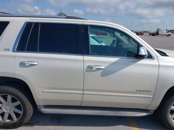 2015 Chevrolet Tahoe LTZ with VIN 1GNSCCKC4FR142856, listed as a IAAI auction lot 39886899 with 134,301 mi miles. Bid and sale history available at carsss.com. Image 13.