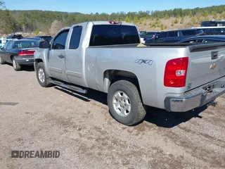 2010 Chevrolet Silverado 1500 LT with VIN 1GCSKSE39AZ179024, listed as a IAAI auction lot 41735447 with 307,082 mi miles. Bid and sale history available at carsss.com. Image 3.