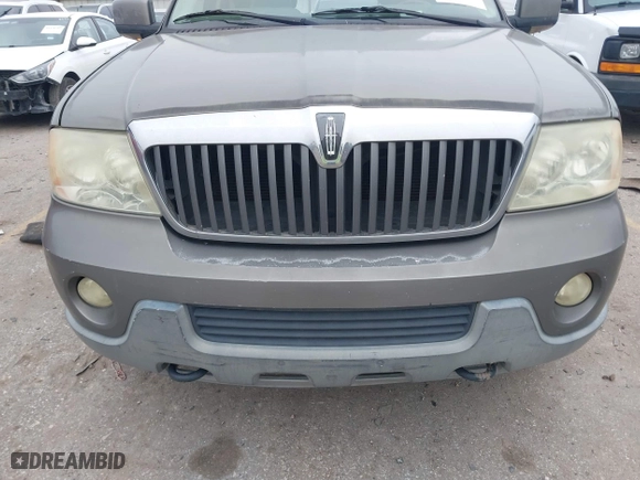 2004 Lincoln Navigator Luxury with VIN 5LMFU27RX4LJ41623, listed as a IAAI auction lot 41565114 with 214,590 mi miles. Bid and sale history available at carsss.com. Image 12.