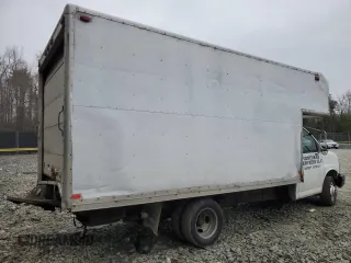 2005 Chevrolet Express Commercial C7L DRW with VIN 1GBJG31U251204341, listed as a Copart auction lot 48927935 with 220,497 mi miles and Salvage Title. Bid and sale history available at carsss.com. Image 3.