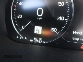 2019 Volvo XC60 Inscription with VIN LYV102RL5KB298774, listed as a IAAI auction lot 41910122 with 86,132 mi miles and . Bid and sale history available at DreamBid. Image 15.