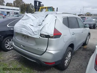 2018 Nissan Rogue SV with VIN KNMAT2MV5JP574194, listed as a IAAI auction lot 41769044 with 132,298 mi miles. Bid and sale history available at carsss.com. Image 4.