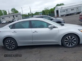 2017 Nissan Altima S z VIN 1N4AL3AP2HC239414, wystawiony jako IAAI lot #42300339 z przebiegiem 98 643 mil mil oraz . Historia ofert i sprzedaży dostępna na DreamBid. Obrazek 13.