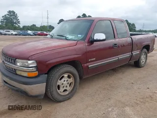 2001 Chevrolet Silverado 1500 LS with VIN 2GCEC19T911148055, listed as a IAAI auction lot 42101561 with 209,174 mi miles. Bid and sale history available at carsss.com. Image 2.