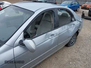2006 Kia Spectra EX z VIN KNAFE121465362915, wystawiony jako IAAI lot #42367012 z przebiegiem 137 295 mil mil oraz . Historia ofert i sprzedaży dostępna na DreamBid. Obrazek 6.