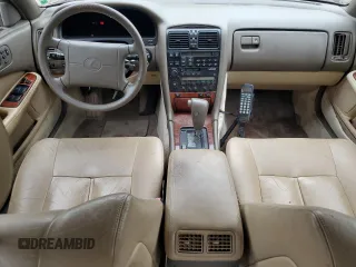 1992 Lexus LS z VIN JT8UF11EXN0099187, wystawiony jako Copart lot #71492804 z przebiegiem 117 136 mil mil oraz Tytuł czysty. Historia ofert i sprzedaży dostępna na DreamBid. Obrazek 8.