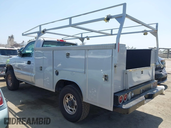 2004 GMC Sierra 1500 with VIN 1GDHC24U94E363663, listed as a IAAI auction lot 42554125 with 86,559 mi miles and . Bid and sale history available at DreamBid. Image 3.