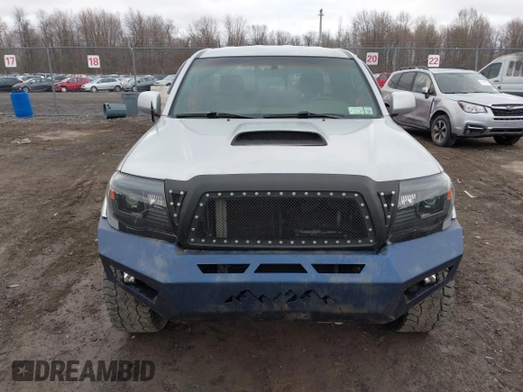 2006 Toyota Tacoma with VIN 5TEUU42N26Z153137, listed as a IAAI auction lot 41802170 with 206,156 mi miles. Bid and sale history available at carsss.com. Image 12.
