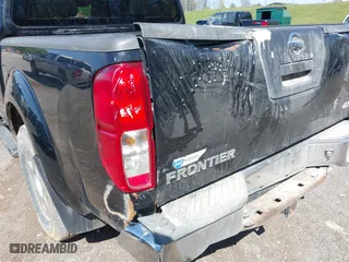2011 Nissan Frontier PRO-4X with VIN 1N6AD0EV5BC444180, listed as a IAAI auction lot 41943975 with 73,435 mi miles. Bid and sale history available at carsss.com. Image 19.