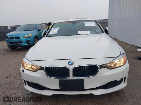 2013 BMW 3 Series 328i с VIN WBA3C1G55DNN93551, выставлен на аукционе IAAI как лот 41196707 с пробегом 165 735 миль миль и . История ставок и продаж доступна на DreamBid. Изображение 12.